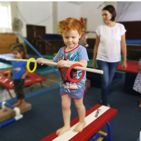 Gymnastics Lessons, Preschool Gymnastics, Pediatric Physical Therapy, Physical Activities For Kids, Social Skills Activities, Indoor Games For Kids, Gross Motor Activities, Motor Skills Activities, Balance Beam