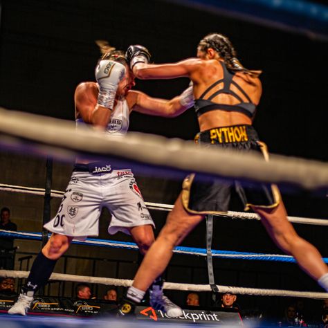 Black Female Boxer Aesthetic, Female Boxer Aesthetic, Boxer Female, Female Braids, Boxer Women, Boxing Outfit, Boxing Photos, Boxer Girl, Boxing Women