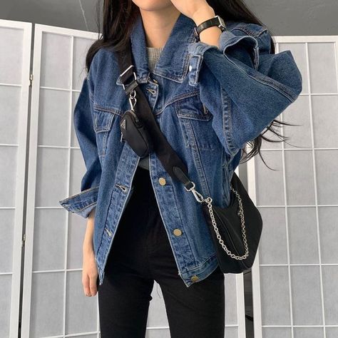 Denim Jacket Korean, Ootd Denim, Jacket Korean, Jacket Outfit Women, Celebrity Casual Outfits, Korean Outfit Street Styles, Cute Skirt Outfits, Casual Day Outfits, Tomboy Style Outfits