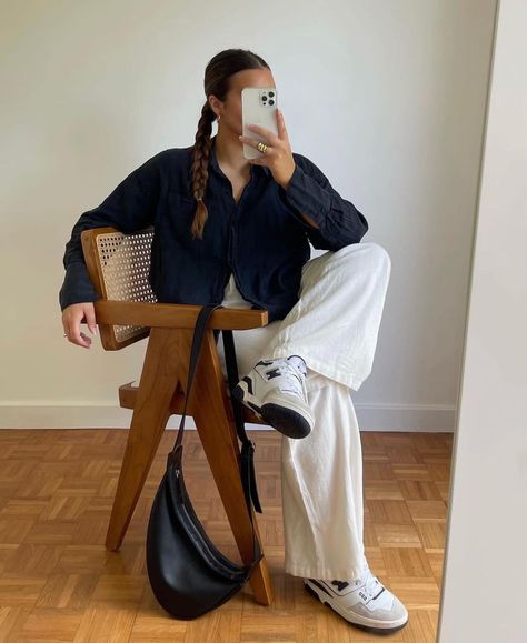 Linen Pants Outfit Winter, Blue Linen Pants Outfit, Navy Blue Shirt Outfit, Navy Blue Pants Outfit, White Outfit Casual, White Linen Pants Outfit, Blue Pants Outfit, Linen Shirt Outfit, Mode Converse