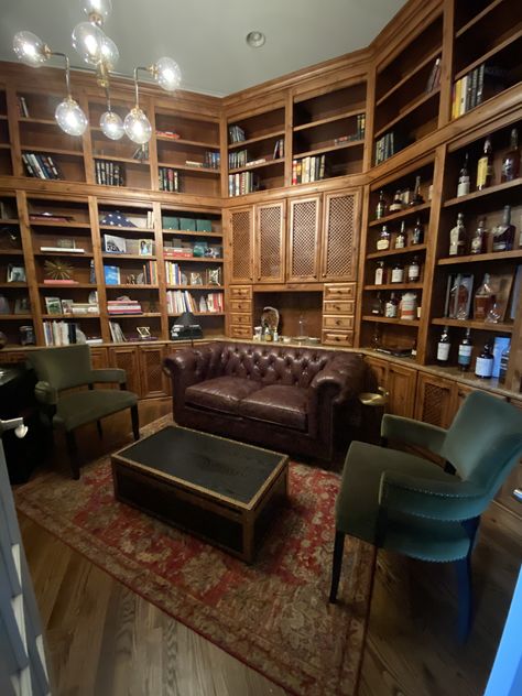 1920’s inspired Whiskey Library lounge / Office Whiskey Room Man Caves Vintage Gentlemen, 1920s Home Office, Gentlemans Office Decor, Chesterfield Lounge Styling, Men’s Library, 1930s Office Decor, Bourbon Library Room, Basement Library Office, Gentleman’s Lounge Decor