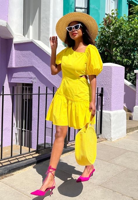 Are you looking for a holiday dress? We have you covered with this yellow poplin dress Poplin Dress Outfit Ideas, Bright Yellow Outfit, Yellow Cotton Dress, Yellow Dress Outfit, Bright Yellow Dress, Bright Colored Outfits, Blue Colour Dress, Race Day Outfits, Pool Party Outfits