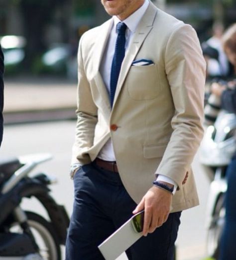 Cream Blazer Outfit Men, Blazer Outfits Men Classy, Mens Semi Formal Outfit, Cream Jacket Outfit, Cream Blazer Outfit, Beige Blazer Outfit, White Blazer Men, Sport Coat Outfit, Khaki Suit