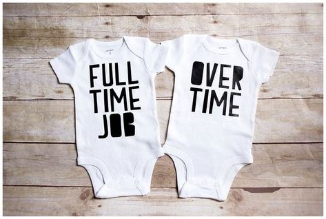 Twin Baby Shower Gifts, Twins Instagram, Twin Onesies, Funny Baby Shower Games, Twins Gift, Twin Shirts, Fraternal Twins, Shower Outfits, Trendy Baby Shower Ideas