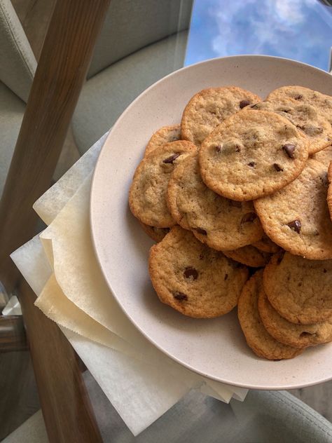 Choco Chip Cookies Aesthetic, Choco Chip Cookies, Pretty Desserts, Crispy Cookies, Choco Chips, Pretty Dessert, Fall Baking, Sugar Cookies Recipe, Chocolate Cookie