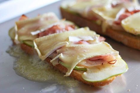 Toaster Oven Cooking, Apple Brie, Brie Sandwich, Apple Cheese, Convection Oven Recipes, Apple Week, Sandwich Easy, Black Forrest, Toaster Oven Recipes