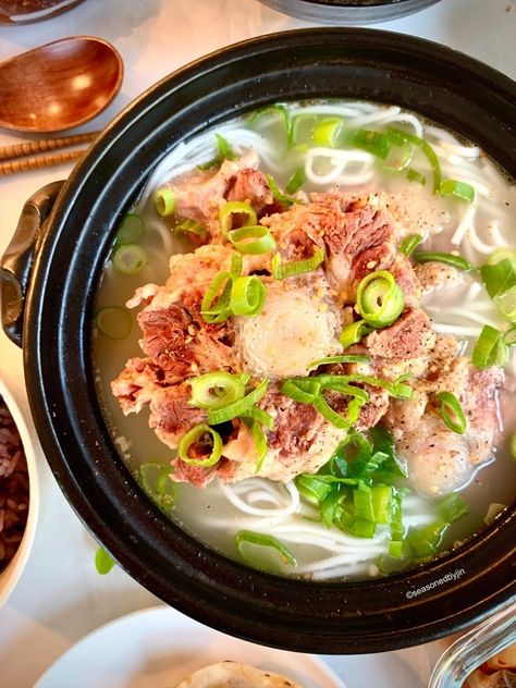 Korean Oxtail Soup Ox Tail Soup Recipe, Korean Oxtail, Korean Oxtail Soup, Beef Oxtail, Ox Tail, Bone Broth Soup, Soup Instant Pot, Oxtail Soup, Bone Soup