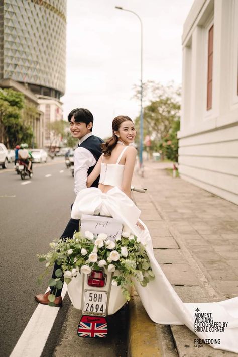 Vespa Wedding, Pre Wedding Photoshoot Theme, Pre Wedding Photoshoot Props, Korean Couple Photoshoot, Korean Wedding Photography, Pre Wedding Photoshoot Outfit, Cute Engagement Photos, Wedding Photoshoot Props, Pre Wedding Shoot Ideas