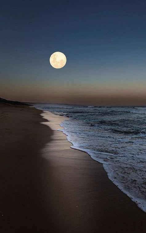 Calming Pictures, Photo Frame Wallpaper, Water Aesthetic, Cool Pictures For Wallpaper, Beach At Night, Cool Backgrounds Wallpapers, Night Scenery, Moon Photography, Ocean Vibes