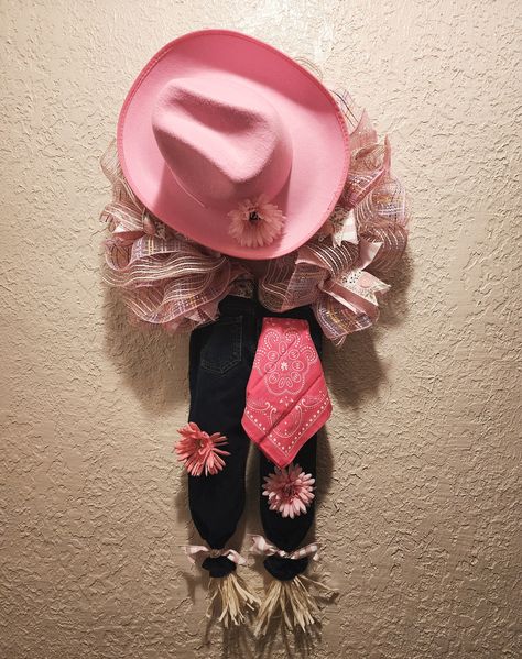 Scarecrow Wreath - Pink Cowgirl - Deco Mesh & Felt Hat Western Fall Wreath, Pink Scarecrow, Mesh Wreath Tutorial, Scarecrow Wreath, Western Theme Party, Homecoming Mums Diy, Pink Wreath, Wreath Base, Pink Cowgirl