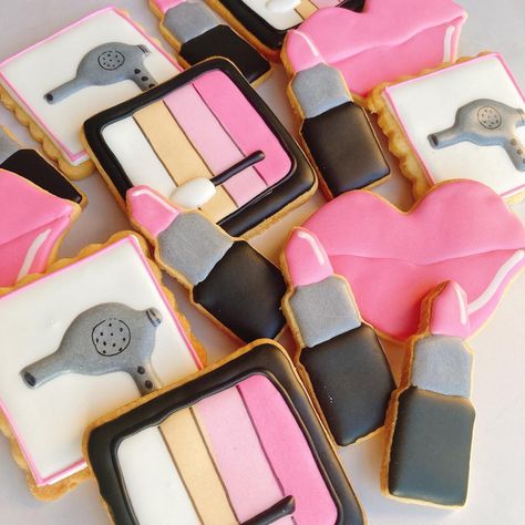 Lipstick Cookies, Makeup Cookies, Bday Themes, Makeup Themes, Party Life, Spa Birthday, Third Birthday, Birthday Cookies, 8th Birthday