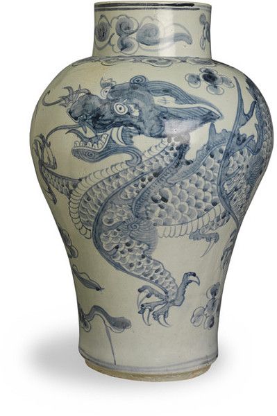 Blue And White Dragon, Two Dragons, Joseon Dynasty, Wide Shoulders, Asian Dragon, Traditional Pottery, Pretty Mugs, Antique Pottery, Chinese Vase