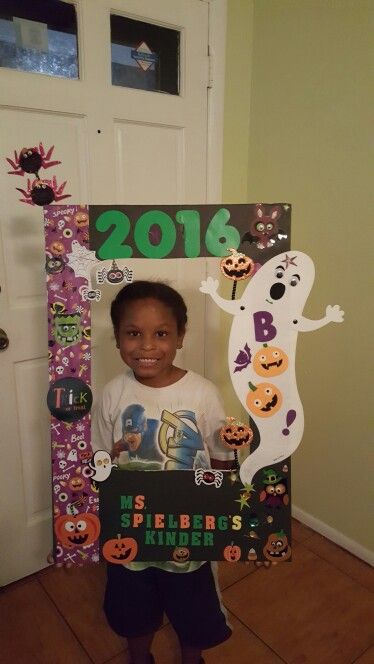 Halloween selfie frame Halloween Selfie, Selfie Frame, Halloween Party Diy, Party Diy, Diy Party, Halloween Party, Halloween, Frame, Home Decor