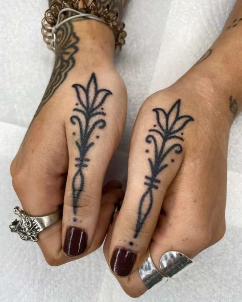 50 Awesome Finger Tattoo Ideas for Men & Women in 2023 Tattoo Main, Finger Tattoo Ideas, Traditional Hand Tattoo, Thumb Tattoos, Traditional Tattoo Inspiration, Finger Tattoo For Women, Knuckle Tattoos, Hand And Finger Tattoos, Finger Tattoo Designs