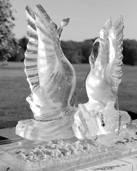 Tap to see more. Wedding Ice Sculpture, Ice Sculpture Wedding, Vogue Weddings, Chloë Sevigny, Ice Sculpture, Party Tips, Vogue Wedding, Chloe Sevigny, Romantic Hairstyles