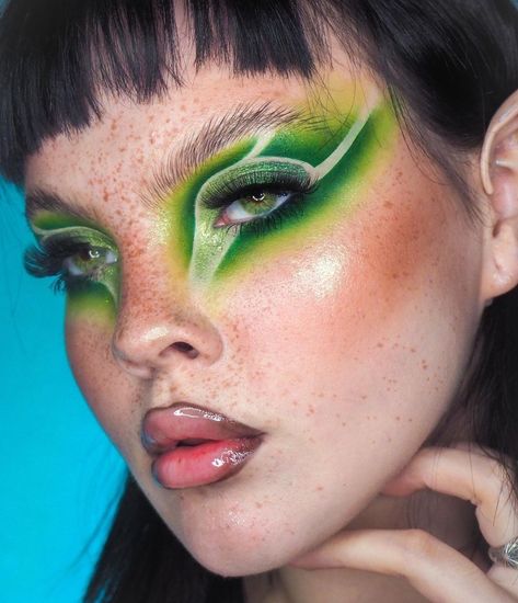 Green Avant Garde Makeup, Trash Monster, Queer Prom, Saint Patricks Day Makeup, Hippie Makeup, Futuristic Makeup, Drag Queen Makeup, Drag King, Avant Garde Makeup