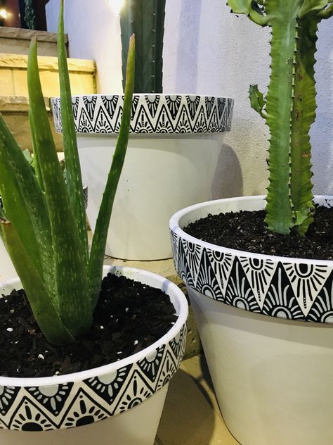 Hand painted black and white pots Black Pot Painting Ideas, Black Painted Pots, Pot Painting Ideas Black And White, Black And White Pot Painting, Pot Design Ideas, Plant Pot Painting Ideas Indian, Warli Art On Pots Terracotta, Tub Paint, Aztec Plant Pot