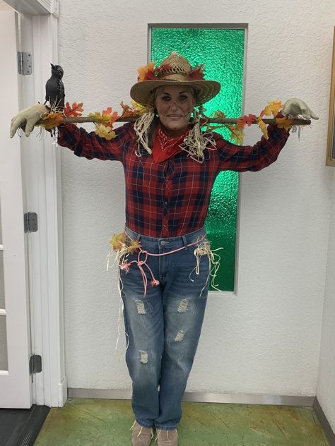 Scarecrow Costumes Diy, Pretty Scarecrow Costume, Diy Female Scarecrow Costume, Homemade Scarecrow Costume Women, Halloween Farmer Costume, Scarecrow Costume Diy Women's, Women’s Diy Scarecrow Costume, Fall Festival Costume Ideas, Diy Simple Halloween Costumes For Women