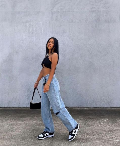 🪐follow for more @nellastaste 🪐 Low Dunk Outfits, Dunks Outfit Woman, Dunk Outfits, Dunk Outfit, Dunks Outfit, Gymnastics Shoes, Stile Hip Hop, Foto Poses, Mode Streetwear