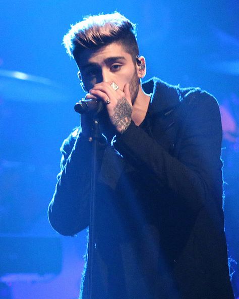 One Direction Collage, Zayn Malik Photos, Zayn Malik Pics, Music Collage, One Direction Photos, Room Pictures, Cute Actors, Zayn Malik, New Song