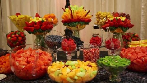 Fruit Display Ideas, Fruit Display Tables, Fruit Tables, Veggie Bars, Fruit Buffet, Fruit Desserts Easy, Fruit Table, Deco Fruit, Fruit Appetizers