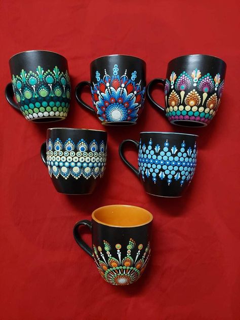 Dot Painting On Cups, Dot Mandala On Pots, Cup Mandala Art, Mandala Mug, Wine Glass Designs, Painted Coffee Mugs, Acrylic Art Projects, Painted Pots Diy, Mandala Rock Art