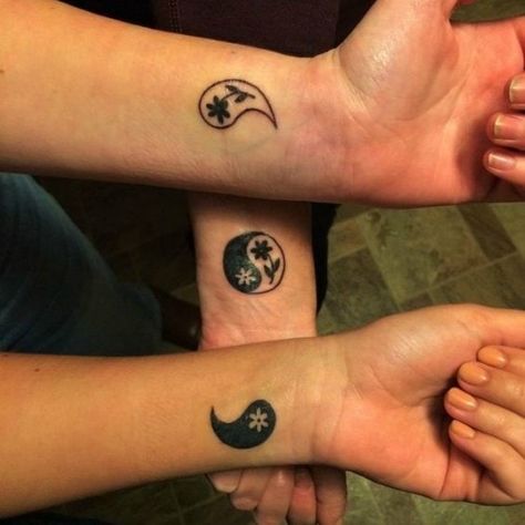 Tattoo Mother Daughter, Dr Tattoo, Tattoo Mother, Mom Daughter Tattoos, Matching Friend Tattoos, Couples Tattoo Designs, Sibling Tattoos, Daughter Tattoos, Mermaid Tattoo