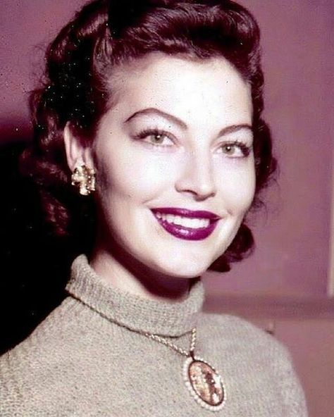 @Regrann from @avagardnerdaily -  Ava showing off her green eyes with an equally green sweater. 💚  #avagardner #vintage #1950s #50s #beautiful #oldhollywood #classic #moviestar #color #legend #vintage #retro #beauty #Regrann Ava Gardner Movies, Ava Gardener, James Mason, Robert Taylor, Howard Hughes, Martin Sheen, Myrna Loy, Don Johnson, Ava Gardner