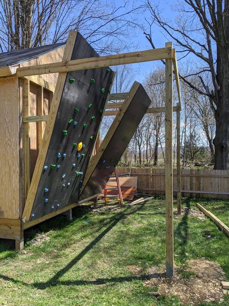 Home Climbing Gym, Backyard Climbing Wall, Backyard Climbing, Climbing Walls, Rock Climbing Wall, Carpentry Projects, Climbing Gym, Outdoor Gym, Climbing Wall