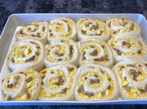 Breakfast Rolls with Sausage, Egg, and Cheese Coconut Cream Pie Recipes, Cheese Rolls, Breakfast Rolls, Homemade Dinner Rolls, Egg And Cheese, Cream Pie Recipes, Homemade Hamburgers, Cheese Rolling, Sausage Gravy