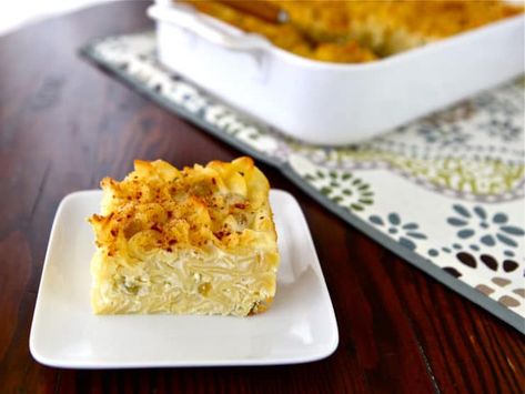 Sweet Lokshen Kugel - Learn to make traditional Yiddish dairy noodle pudding with cottage cheese, sour cream, cream cheese, sugar, and cinnamon. | ToriAvey.com #kugel #Shavuot #eggnoodles #casserole #TorisKitchen Pudding With Cottage Cheese, Savory Kugel, Kugel Recipes, Cottage Cheese Sour Cream, Noodle Pudding, Noodle Kugel Recipe, Shabbat Recipes, Recipes Savory, Carne Guisada