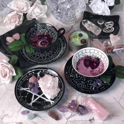 Tribrid Aesthetic, Witch Room, Crystal Aesthetic, Baby Witch, Magic Aesthetic, Modern Witch, Witchy Decor, Witch Aesthetic, Book Of Shadows