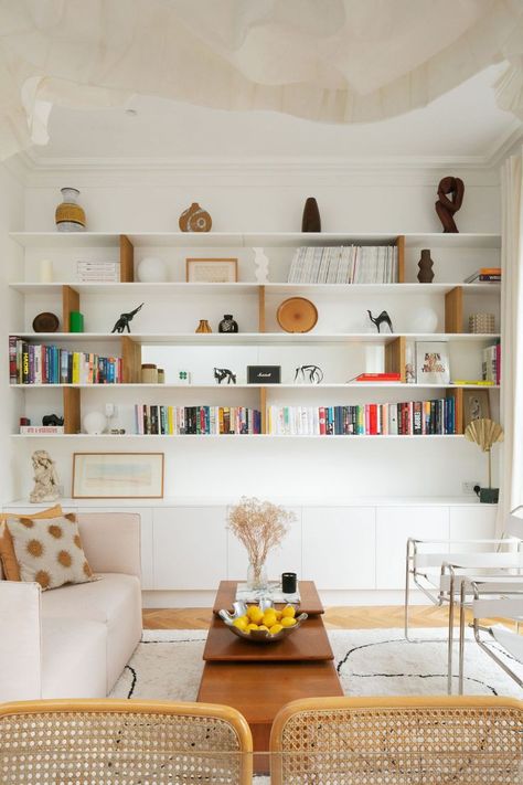 Bookshelves In Home Office, Bookshelves In Living Room, Studio Interior Design, Studio Interior, Spacious Living Room, Living Room Inspo, A Living Room, Home Fashion, Home Living Room