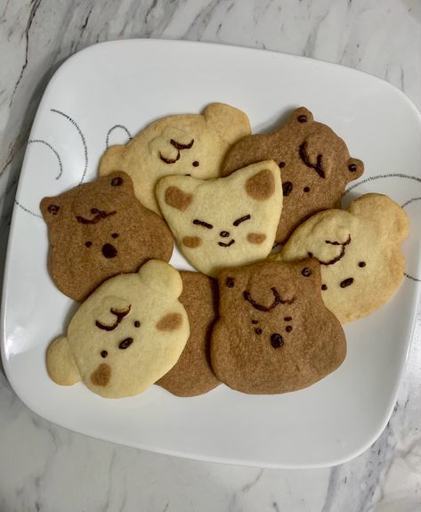 Shortbread Cookies Designs, Shortbread Cookie Designs, Kpop Cookies Ideas, Straykids Gift Ideas, Kpop Desserts, Skzoo Cake, Cute Korean Food, Skz Cake, Cookies Cute