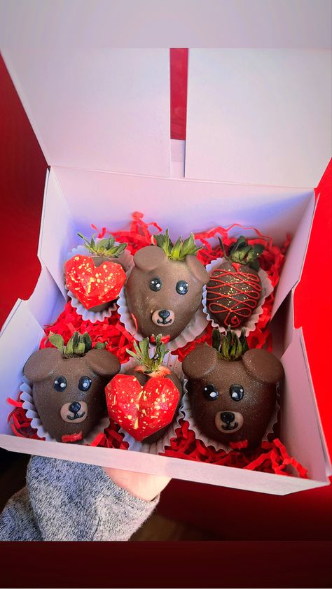 Strawberry Ideas, Chocolate Dipped Strawberries, Strawberry Dip, Covered Strawberries, Ice Cream Shop, Chocolate Strawberries, Chocolate Covered Strawberries, Chocolate Dipped, Chocolate Covered