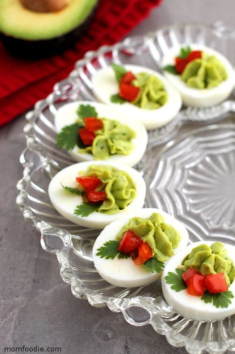 Christmas Deviled Eggs, Best Christmas Appetizers, Devilled Eggs Recipe Best, Jul Mad, Resep Seafood, Deviled Eggs Easy, Healthy Avocado, Keto Holiday, Keto Christmas