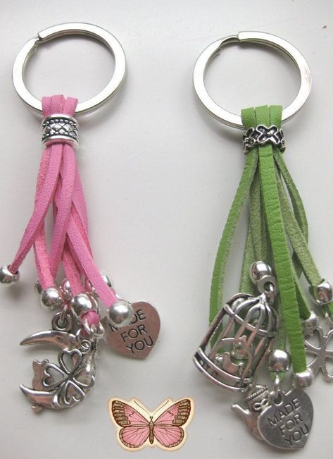 Tassen Hanger, Leather Keyrings, Purse Charms Diy, Keychain Craft, Handmade Keychains, Diy Tassel, Tassel Keychain, Leather Keyring, Handbag Charms