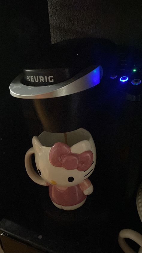 Kitty Aesthetic, Hello Kitty Mug, Ac New Leaf, Dump Ideas, Hello Kitty Aesthetic, Pink Girly Things, Hello Kitty Pictures, Hello Kitty Items, Pretty Selfies