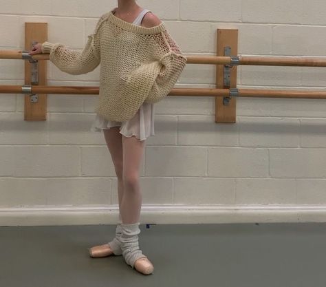 Miu Miu Aesthetic, Miu Miu Ballerina, Balletcore Fashion, Balletcore Outfits, Outfit Leg Warmers, Ballerina Flats Outfit, Aesthetic Balletcore, Ballet Core Aesthetic, Warmers Outfit