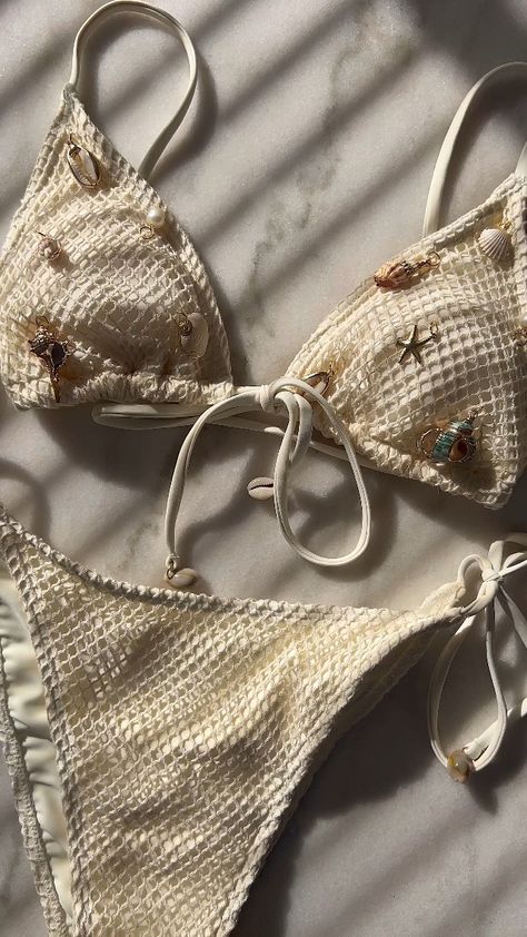 DIY Shell Bikini Diy Swimsuit, H2o Mermaids, Watch Diy, Mermaid Core, Mermaid Aesthetic, Girl Tips, Cute Bikinis, Fabulous Fabrics, Aesthetic Summer