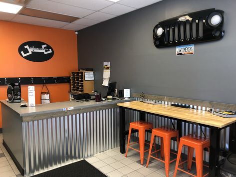 Automotive Waiting Room Ideas, Mechanic Shop Office Ideas, Autobody Repair Shop Ideas, Car Dealership Decor, New Room Decor, Corrugated Metal Wall, Lobby Ideas, Mechanic Shop, Auto Shop