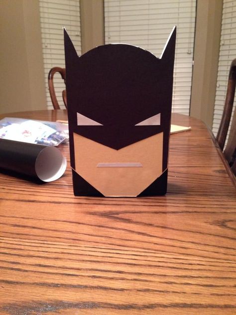 Batman Valentines Boxes, Batman Valentine Box Ideas, Superhero Valentines Boxes, Valentines Boxes Diy, Batman Valentine, Batman Card, Batman Valentines, Superhero Valentines, Valentine's Boxes