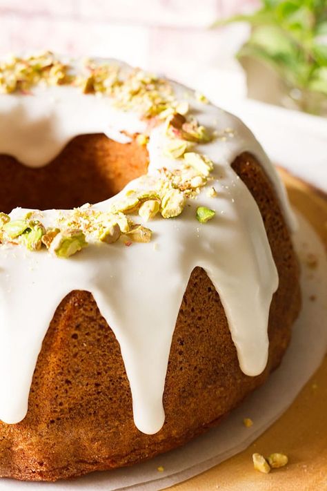 Pistachio Cake Made from Scratch - Munaty Cooking Pistachio Cake Recipe From Scratch, Easy Pistachio Cake, Pistachio Bundt Cake, Pistachio Cake Recipe, Cake Recipe From Scratch, Two Layer Cakes, Cake From Scratch, Pistachio Cake, Cake Recipes From Scratch