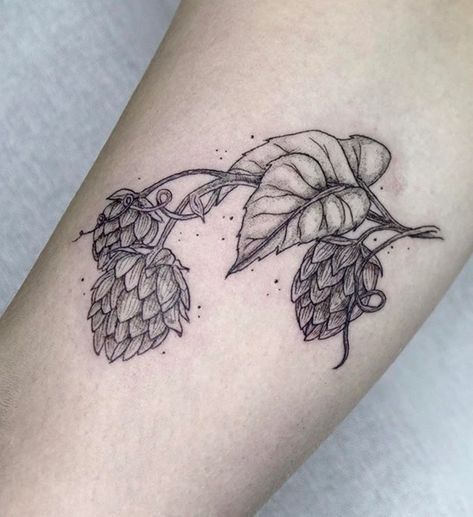 Hop Tattoo, Beer Tattoos, Minimalistic Tattoos, Hop Flower, Flower Tattoo Drawings, Plant Tattoo, Beautiful Tattoo, Simplistic Tattoos, Tattoos Ideas