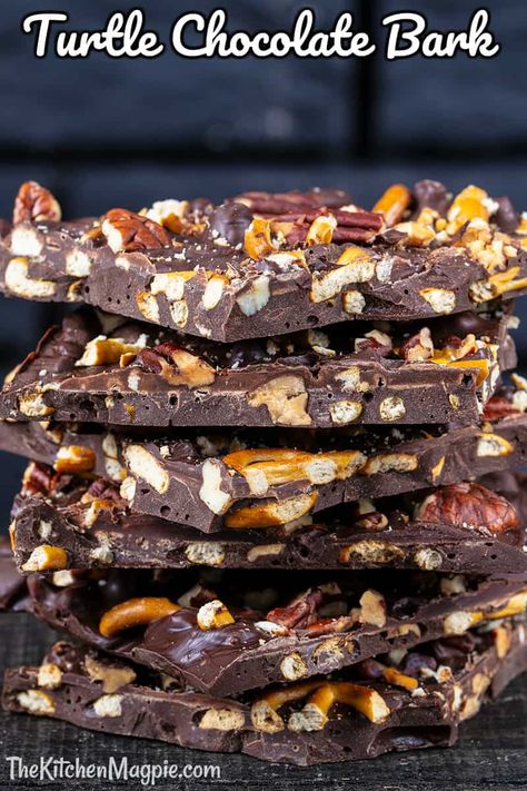 Candy Bark Recipes, Favorite Holiday Desserts, Holiday Desserts Christmas, Chocolate Bark Recipe, Chocolate Turtles, Candy Recipes Homemade, Bark Recipe, Daily Recipes, Chocolate Bark