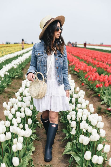 Tulip Garden Outfit, Tulip Garden Outfit Ideas, Tulip Field Outfit Ideas, Rainboots Outfit Summer, Tulip Picking Outfit, Tulip Farm Outfit, Farm Day Outfit, Raining Day Outfit Summer, Tulips Outfit