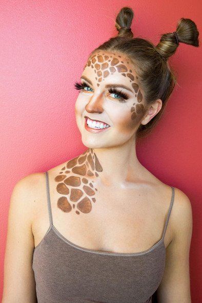 You Don’t Have to Be Tall to Pull Off Giraffe Makeup This Halloween Carnaval Make-up, Lion King Costume, Giraffe Costume, Halloweenský Makeup, Halloween Make-up Looks, Animal Makeup, Cute Halloween Makeup, Makeup Tip, Halloween Makeup Scary