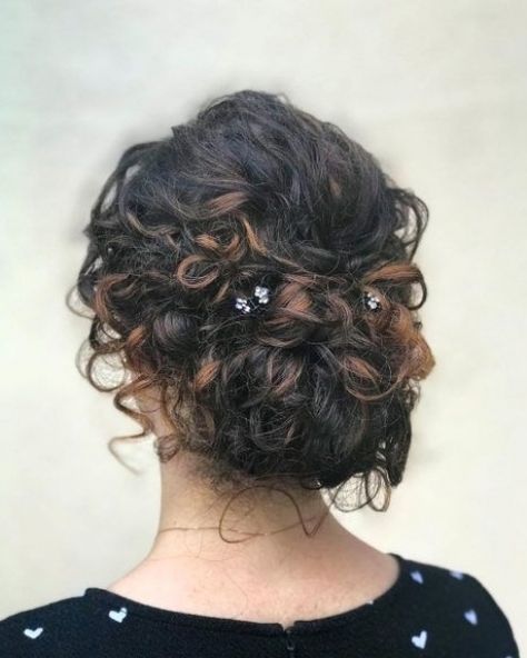 Embrace your naturally curly hair. Check out these smoking-hot curly styles that will probably never, ever go out of style! #haircut #hair #hairstyles Shoulder Length Curly Hair Cuts, Hair Cuts Styles, Curly Hairstyles For Medium Hair, Medium Layered Bob Haircuts, Best Curly Hairstyles, Shoulder Length Curly Hair, Layered Bob Haircuts, Curly Wedding Hair, Curly Hair Photos