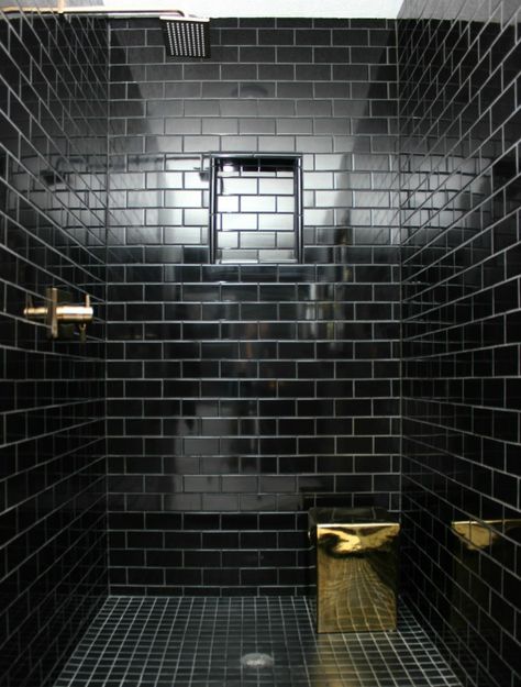 Alternative Interior, Black Tile Shower Ideas, Salon Aesthetic, Black Tile Bathrooms, Black Subway Tiles, Frame Bathroom, Half Bathroom Remodel, Tiled Bathroom, Small Shower Remodel