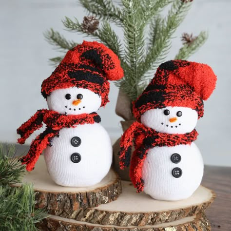 Two sock snowmen with red hats and scarves Easy Sock Snowman, Easy Snowman Crafts For Kids, Easy Snowman Crafts, Snowman Gnomes, Snowman Crafts For Kids, Sock Snowman Craft, Easy Christmas Craft, Snowman Crafts Diy, Christmas Crafts Diy Projects